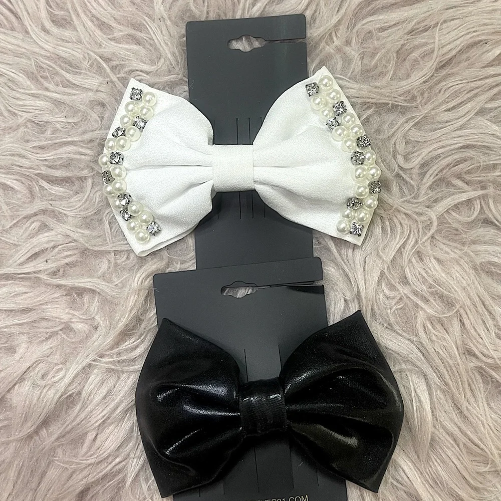 🖤🤍🎀Set of 2 black‎ and white Hair Bows 🖤🤍🎀